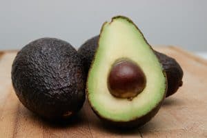 Can cockatiels eat avocado